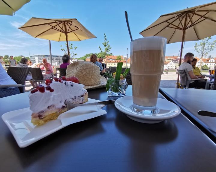 Cafe Jolie am Donaumarkt