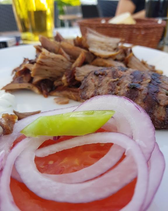 Pelekanos Griechische Taverna