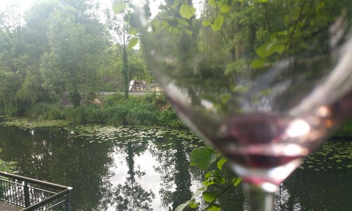 Weinladen am Kanal