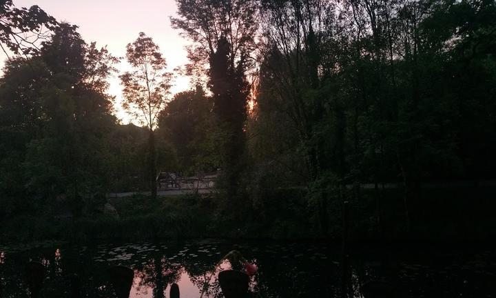 Weinladen am Kanal