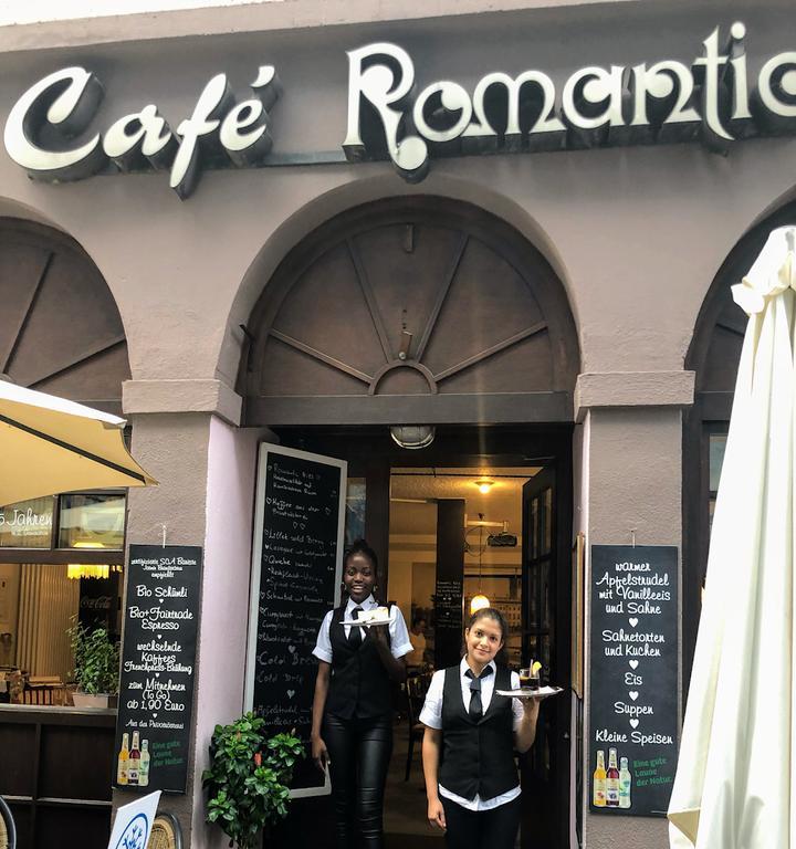 Romantic Cafe