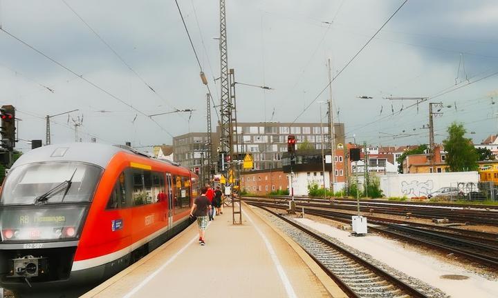 HAUPTbahnhof